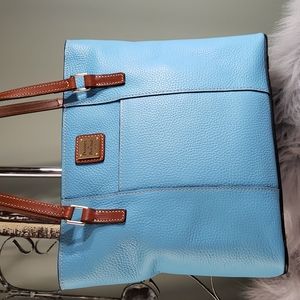 💙💙 Gorgeous Dooney & Bourke Blue Leather Purse